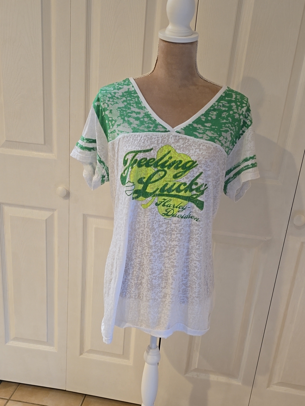 Womens 2XL Harley-Davidson White & Green 'Feeling Lucky' V-Neck Tee